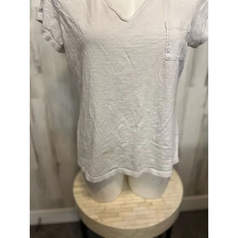 White v neck shirt - Picture 5 of 6
